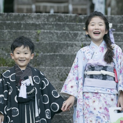 A&Y写真OFFICEが出張撮影したスリーブ, 楽しげ, 幼児が写った七五三フォトの写真