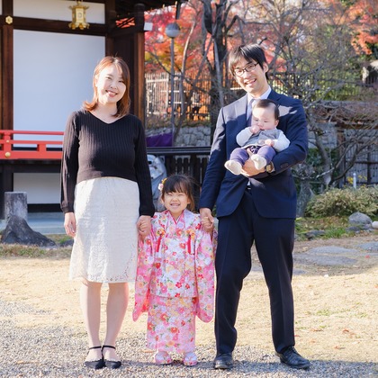 高夏写真店が出張撮影した「七五三の撮影」の家族写真
