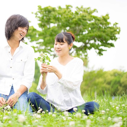 中井企画が出張撮影したフラッシュ撮影, シャツ, 家族一緒に写真を撮るなどが写った「マタニティカップルフォト」の家族写真