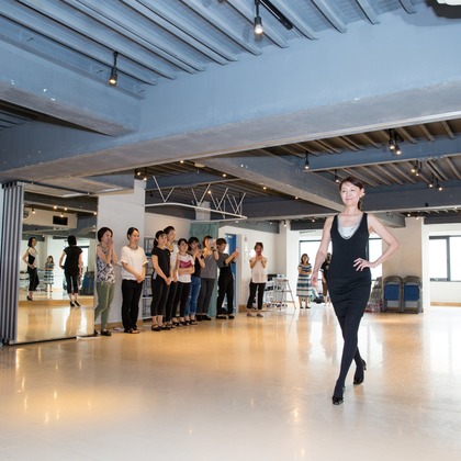 踊るカメラマンAKIRAが撮影したウェディングや家族、ビジネスの写真