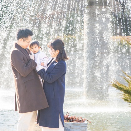 この写真は、出張撮影(家族写真(キッズ,ベビーフォト))のアルバム「昭和記念公園」にある写真の1枚で、家族写真(キッズ,ベビーフォト)などが写っています。<br>「昭和記念公園」では他にも:albumPhotoCount枚の家族写真を見ることができます。撮影者は今泉秀樹です。カメラマンのプロフィールページで、家族写真(キッズ,ベビーフォト)撮影の口コミやおすすめコメントを見ることができます。