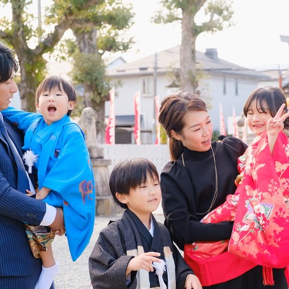 高夏写真店が出張撮影した「七五三の撮影」の家族写真
