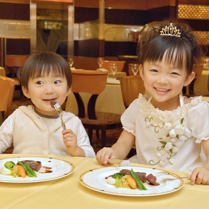 クマが撮影したウェディングや家族、ビジネスの写真