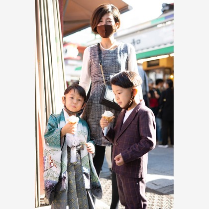 Takushi Yamamoto Photo Officeが出張撮影した「ポートレート」の家族写真