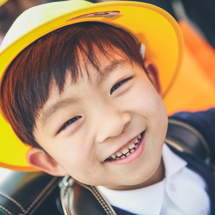 この写真は、出張撮影(家族写真(キッズ,ベビーフォト))のアルバム「入学式」にある写真の1枚で、家族写真(キッズ,ベビーフォト)などが写っています。<br>「入学式」では他にも:albumPhotoCount枚の家族写真を見ることができます。撮影者はLayla Shibukawa Photographyです。カメラマンのプロフィールページで、家族写真(キッズ,ベビーフォト)撮影の口コミやおすすめコメントを見ることができます。