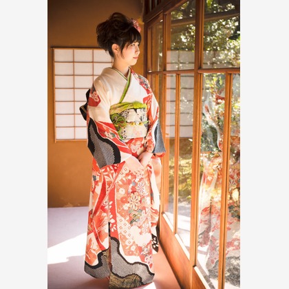 富岡 そよぎが出張撮影した「日本庭園、和室での成人式撮影」の家族写真
