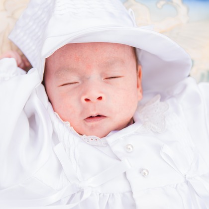 山下　剛が出張撮影したネクタイ, 赤ちゃん・幼児服, 慰めなどが写った「お宮参りの撮影」の家族写真