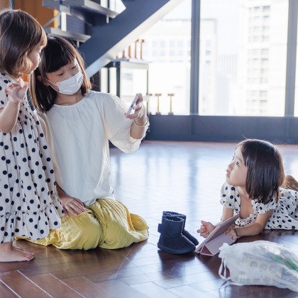 ちずカメラが出張撮影したワンピース, 荷物とバッグ, 赤ちゃん・幼児服などが写った「子供達」の家族写真