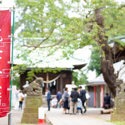 T.Matsumuraが出張撮影したShinohara Hachiman Jinja, 止まった鳥, ストリートファッションなどが写った「七五三＠篠原八幡神社」の家族写真