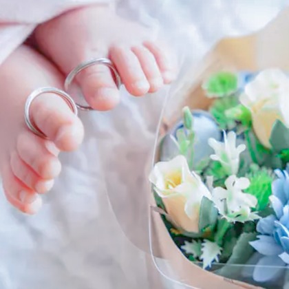 CREATIVE HOUSEが出張撮影した「ニューボーンフォト」の家族写真