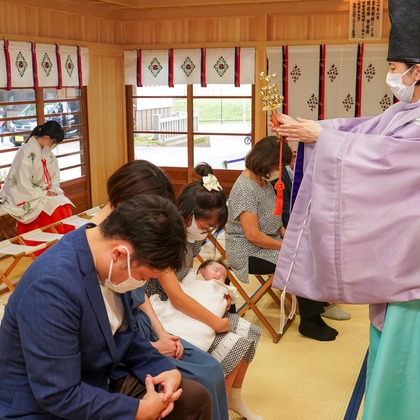 スタジオ　まるが出張撮影した「お宮参り」の家族写真