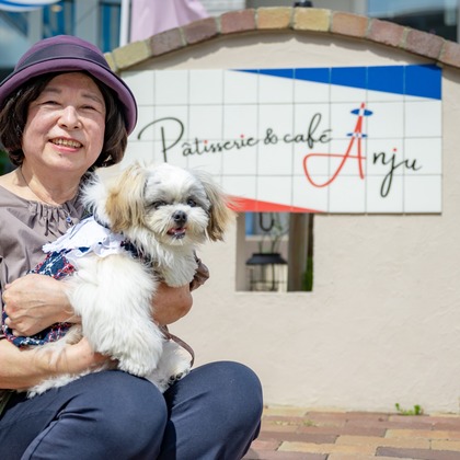 CREATIVE HOUSEが出張撮影した肝臓, 犬の供給, 子鹿などが写った「ペット写真の出張撮影」の家族写真