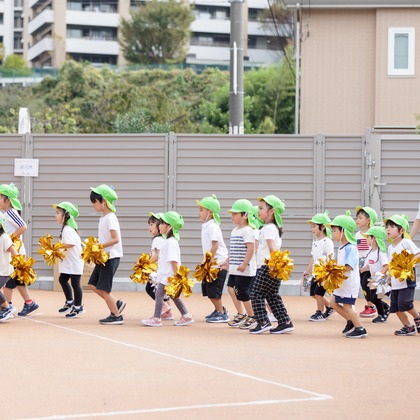 T.Matsumuraが出張撮影した甘いひよこ, 鍛冶池キャンプ場, ローラースポーツなどが写った「運動会（保育園）」の家族写真