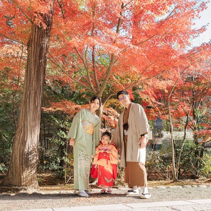 玉城　肇が出張撮影したフラッシュ撮影, ジェスチャー, 自然の中の人々などが写った「七五三撮影」の家族写真