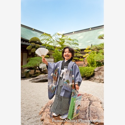 名畑文巨写真事務所が出張撮影した「出張撮影七五三・お宮詣り」の家族写真