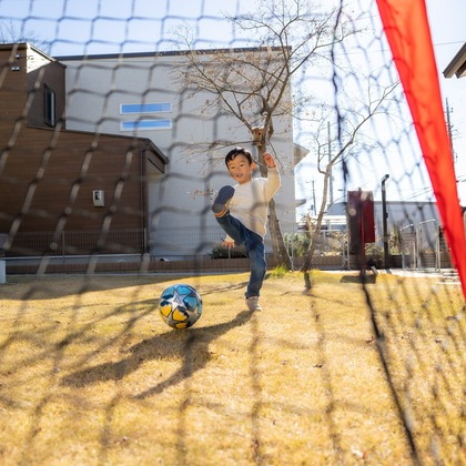大森光太郎・K-PHOTOが出張撮影した赤ちゃん・幼児服, 分かち合う, フラッシュ撮影などが写った「家族写真撮影」の家族写真