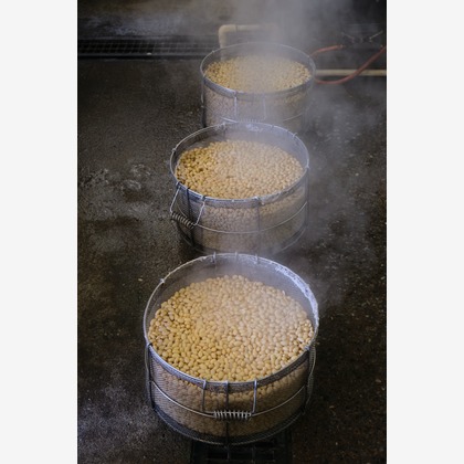 中村將一写真事務所が出張撮影した「味噌作り仕込み」の家族写真