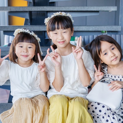 ちずカメラが出張撮影したワンピース, 荷物とバッグ, 赤ちゃん・幼児服などが写った「子供達」の家族写真