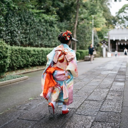 植村由理が出張撮影したストリートファッション, 753, 生物などが写った「七五三　＠神明社　横浜」の家族写真