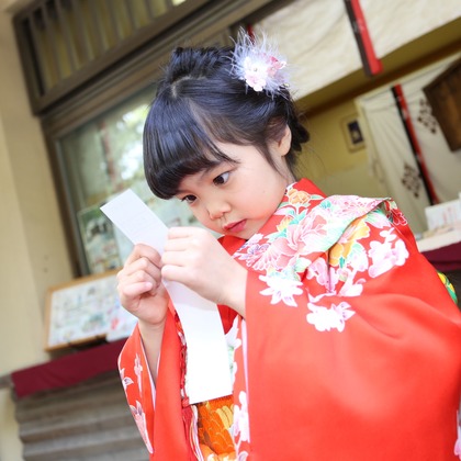 Kan Suzuki  photographyが出張撮影した家族写真, 植物, 七五三が写ったエンゲージメントフォトの写真