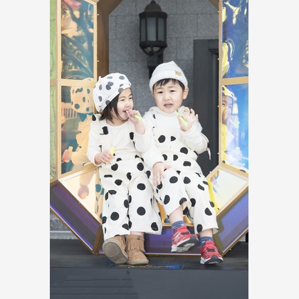 A&Y写真OFFICEが出張撮影した荷物とバッグ, シンボル, バックパックなどが写った「家族写真」の家族写真