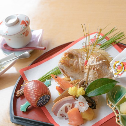 高木勇斗が出張撮影した「お食い初め」の家族写真