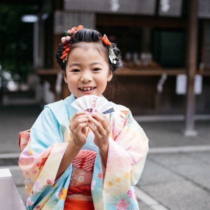 植村由理が出張撮影したストリートファッション, 753, 生物などが写った「七五三　＠神明社　横浜」の家族写真
