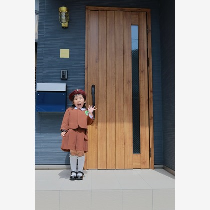 この写真は、出張撮影(家族写真(キッズ,ベビーフォト))のアルバム「家族写真」にある写真の1枚で、家族写真(キッズ,ベビーフォト)などが写っています。<br>「家族写真」では他にも:albumPhotoCount枚の家族写真を見ることができます。撮影者は白石隆一郎です。カメラマンのプロフィールページで、家族写真(キッズ,ベビーフォト)撮影の口コミやおすすめコメントを見ることができます。