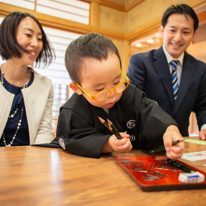 竹部 祐樹が出張撮影した防府天満宮, 足首, 人間の足などが写った「七五三＠防府天満宮」の家族写真
