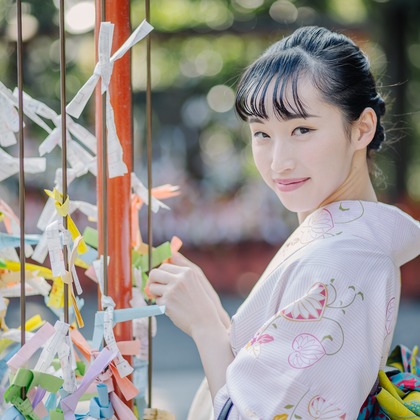 踊るカメラマンAKIRAが撮影したウェディングや家族、ビジネスの写真