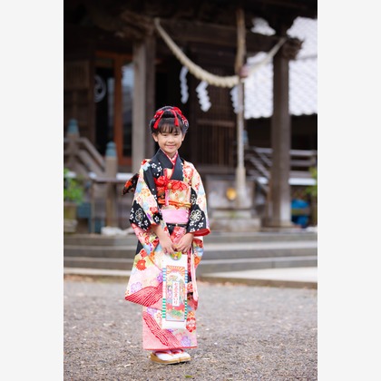 T.Matsumuraが出張撮影したShinohara Hachiman Jinja, 止まった鳥, ストリートファッションなどが写った「七五三＠篠原八幡神社」の家族写真