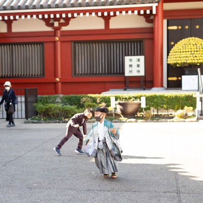 Takushi Yamamoto Photo Officeが出張撮影した「ポートレート」の家族写真