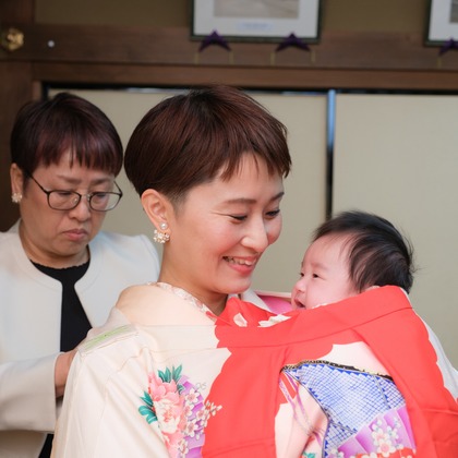 高夏写真店が出張撮影した「お宮参りの撮影」の家族写真
