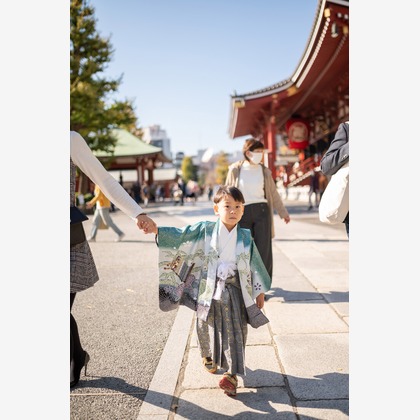 Takushi Yamamoto Photo Officeが出張撮影した「ポートレート」の家族写真