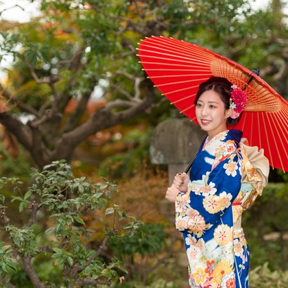 合同会社優希photoが出張撮影した成人式, 落葉, 着物が写った成人式撮影の写真