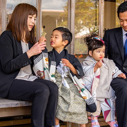 waka photoが出張撮影した自然の中の人々, 植物学, 植物が写った七五三フォトの写真