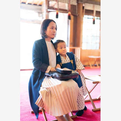 Takushi Yamamoto Photo Officeが出張撮影した「ポートレート」の家族写真