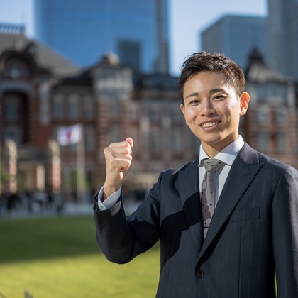 高木勇斗が出張撮影したグローブ, フラッシュ撮影, 家族一緒に写真を撮るなどが写った「様々な人物」の家族写真