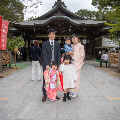 岩坪眞一郎が出張撮影した植物, 雲, 空が写った七五三フォトの写真