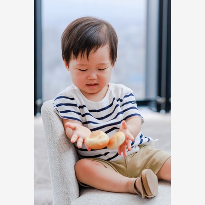 ちずカメラが出張撮影した赤ちゃん・幼児服, フラッシュ撮影, 慰めなどが写った「子供」の家族写真