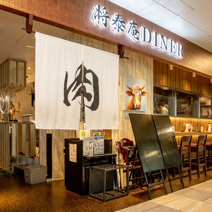 踊るカメラマンAKIRAが撮影したウェディングや家族、ビジネスの写真