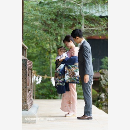 しのみんこフォトが出張撮影した家族写真(キッズ,ベビーフォト)が写ったお宮参りの写真