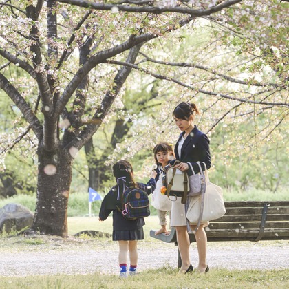photoYoshitakeが出張撮影した「公園にて」の家族写真