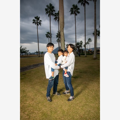 岩坪眞一郎が出張撮影した家族写真(キッズ,ベビーフォト)などが写った「還暦祝い家族写真」の家族写真