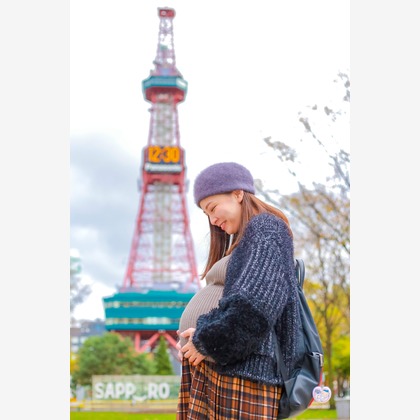 中井企画が出張撮影した大通公園, 自然の中の人々, タータンなどが写った「マタニティフォト(札幌）」の家族写真