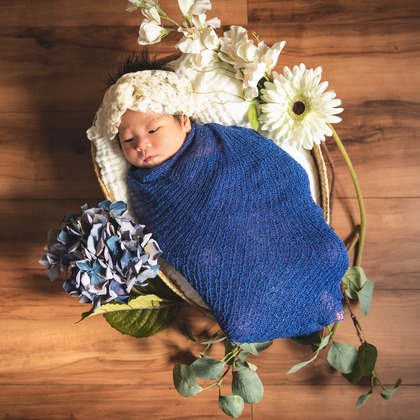 CREATIVE HOUSEが出張撮影した「ニューボーンフォト」の家族写真