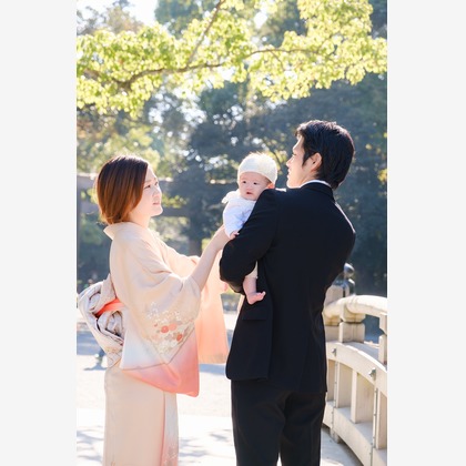 高夏写真店が出張撮影した記念写真, 家族写真, 七五三衣装が写ったお宮参りの写真