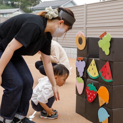 T.Matsumuraが出張撮影した甘いひよこ, 鍛冶池キャンプ場, ローラースポーツなどが写った「運動会（保育園）」の家族写真