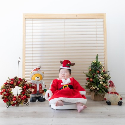 大森光太郎・K-PHOTOが出張撮影した赤ちゃん・幼児服, 分かち合う, フラッシュ撮影などが写った「家族写真撮影」の家族写真