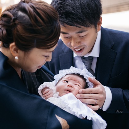 植村由理が出張撮影した肉食動物, 誕生, イヌ科などが写った「お宮参り　＠水天宮」の家族写真